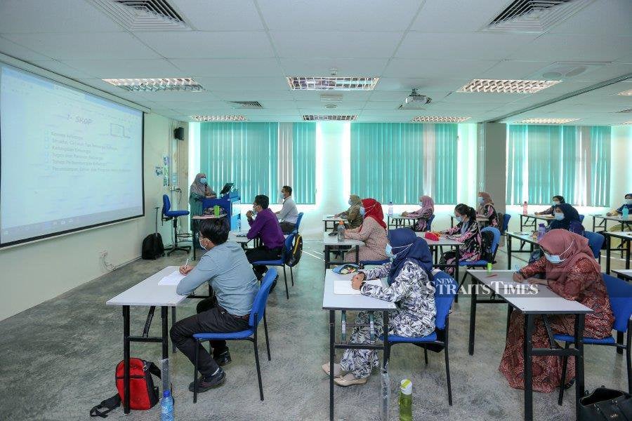 The results of applications for admission to public tertiary education institutions will be announced next week, Friday, says the Higher Education Ministry. -- NSTP Filepic