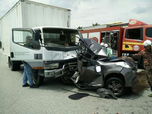 One Dead, Two Injured In Three-vehicle Collision In Sepang | New ...