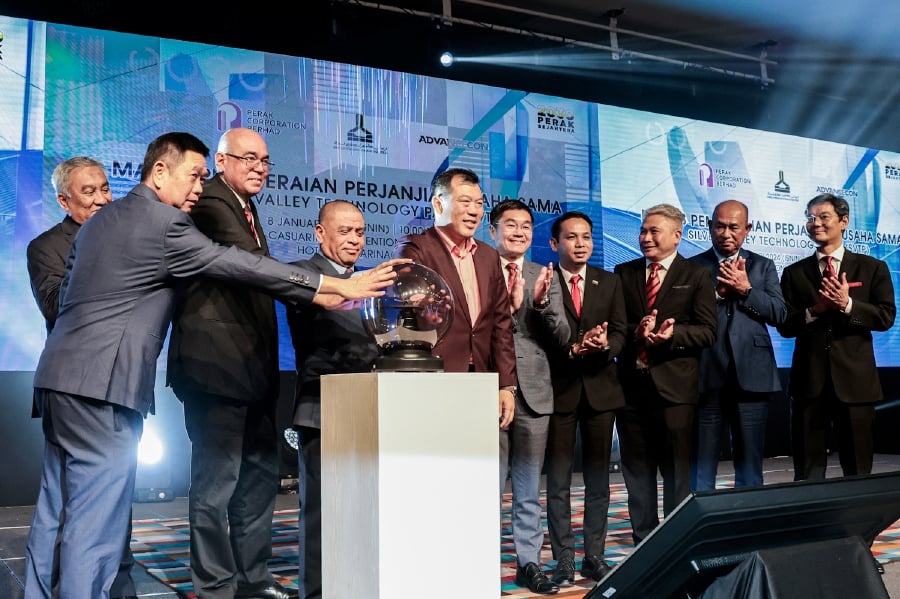 Perak State Development Corp (PKNPk) has inked a joint venture agreement with subsidiary Perak Corp to develop Silver Valley Technology Park (SVTP) on the former's industrial land in Kanthan with an estimated gross development value (GDV) of RM1.03 billion.