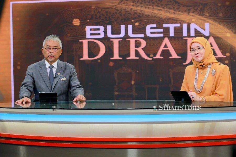 Al-Sultan Abdullah and Raja Permaisuri Agong Tunku Hajah Azizah Aminah Maimunah Iskandariah were featured as news presenters in a special edition on Buletin Utama at Sri Pentas.- NSTP/ASYRAF HAMZAH