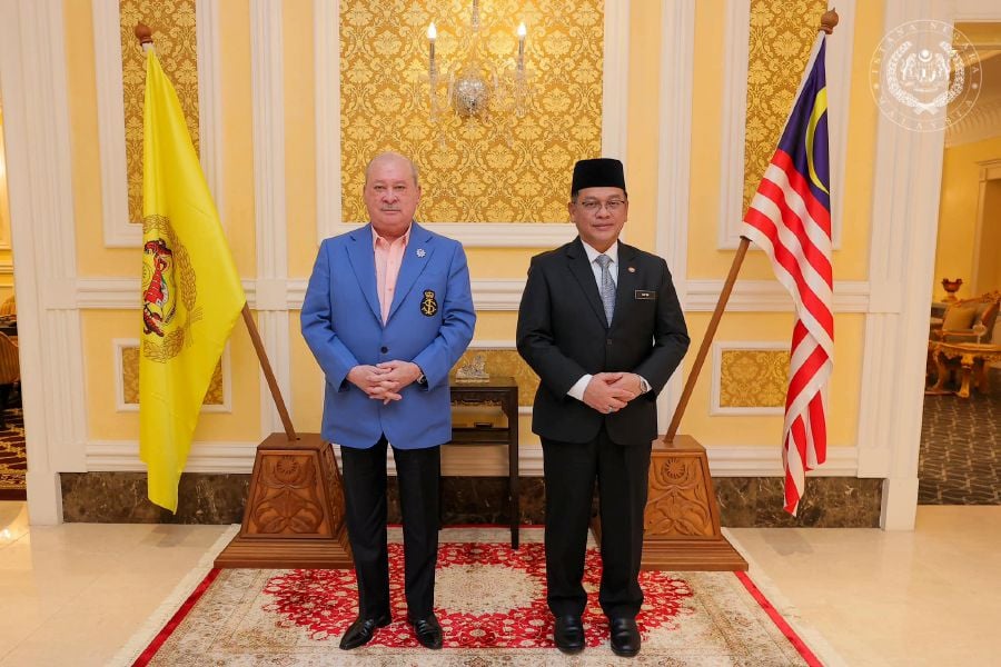 His Majesty Sultan Ibrahim, King of Malaysia today granted an audience to the Minister in the Prime Minister's Department (Religious Affairs), Datuk Mohd Na'im Mokhtar at Istana Negara. - Pic courtesy of Sultan Ibrahim Facebook