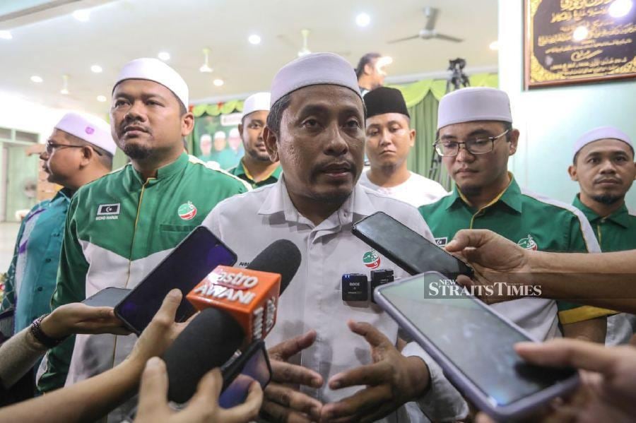 Pas information chief Ahmad Fadhli Shaari says there is a possibility that Members of Parliament (MPs) from the opposition camp have fallen into the bottom 40 (B40) income group due to the lack of allocations. - NSTP pic