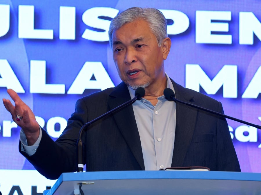 The Malaysian Islamic Development Department (Jakim) and Halal Development Corporation (HDC) will work closely to ensure that halal certification are issued within 23 working days, said Deputy Prime Minister Datuk Seri Dr Ahmad Zahid Hamidi. - Bernama pic
