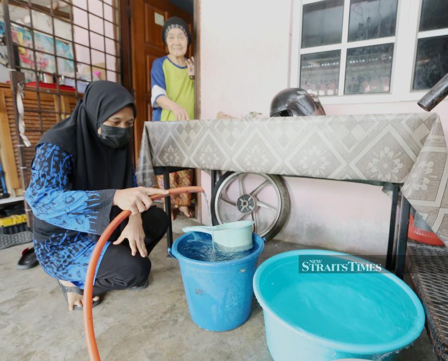Water supply to 463 areas which were disrupted following a halt in the operation of the Sungai Semenyih Water Treatment Plant (WTP) due to an odour pollution incident in Sungai Semenyih is 92.2 per cent restored as at 7am this morning. - NSTP/SAIFULLIZAN TAMADI