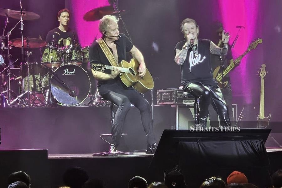Graham Russell (middle) and Russell Hitchcock (right) of Air Supply took music fans down memory lane with a slew of hit songs during their concert in Genting Highlands. -- NSTP/AREF OMAR