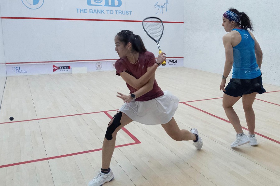 19-year-old Aira Azman (Left) lost 11-8, 11-5, 11-6 to world No. 6 and fourth seed Georgina Kennedy in 30 minutes in the third round. It was Aira's third loss to the Englishwoman in a PSA tournament.