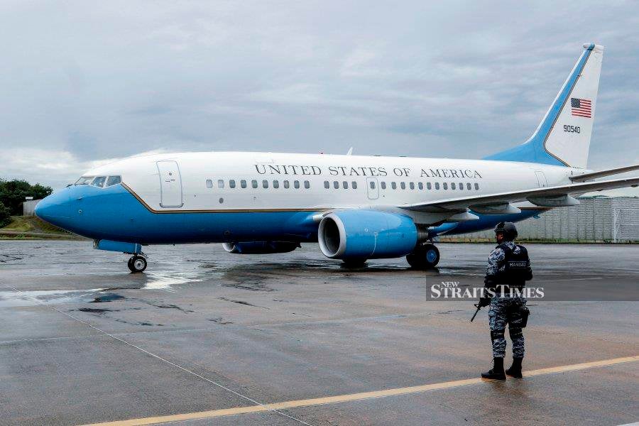A U.S. Air Force plane that may include House of Representatives Speaker Nancy Pelosi among its passengers entered the final leg of its journey to Taiwan after departing from Malaysia and taking an extended route that skirted the South China Sea. - NSTP/AIZUDDIN SAAD