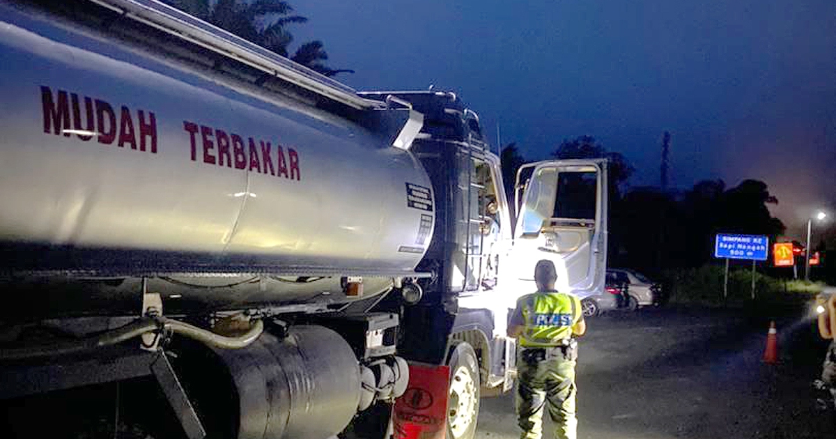 Two held for transporting diesel without permit, receipts | New Straits ...