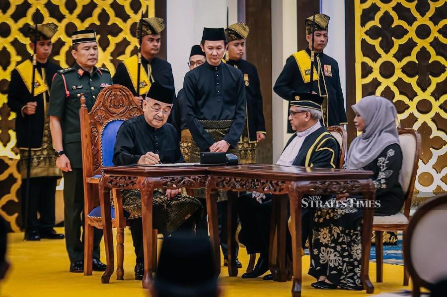 Tun Dr Mohd Ali Mohd Rustam was sworn in as Melaka yang Dipertua Negeri for a second term today. NSTP/AMIR MAMAT