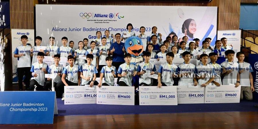 The Under-13 and Under-15 winners (boys and girls) of the Allianz Junior Badminton Grand Finals today.