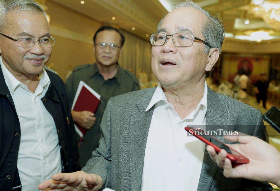 Sarawak Disaster Management Committee chairman Datuk Amar Douglas Uggah Embas said fisheries, livestock, plantations and commodities were allowed to continue to operate with strict compliance with all guidelines and Standard Operating Procedures (SOP). -NSTP File Pix