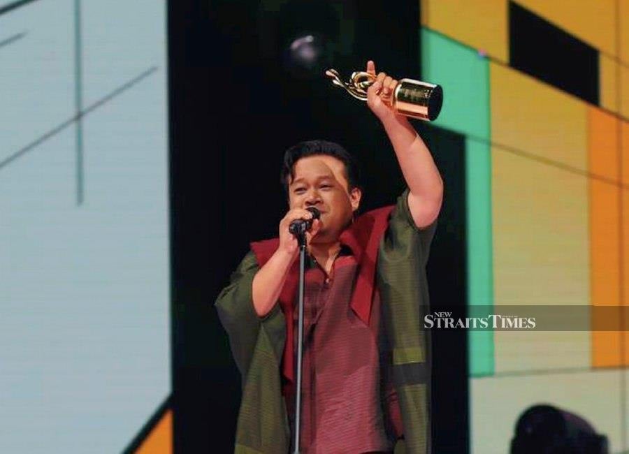Versatile singer-songwriter Amir Jahari emerged the top winner of Anugerah Juara Lagu 38 (AJL38) tonight. - NSTP/ASWADI ALIAS