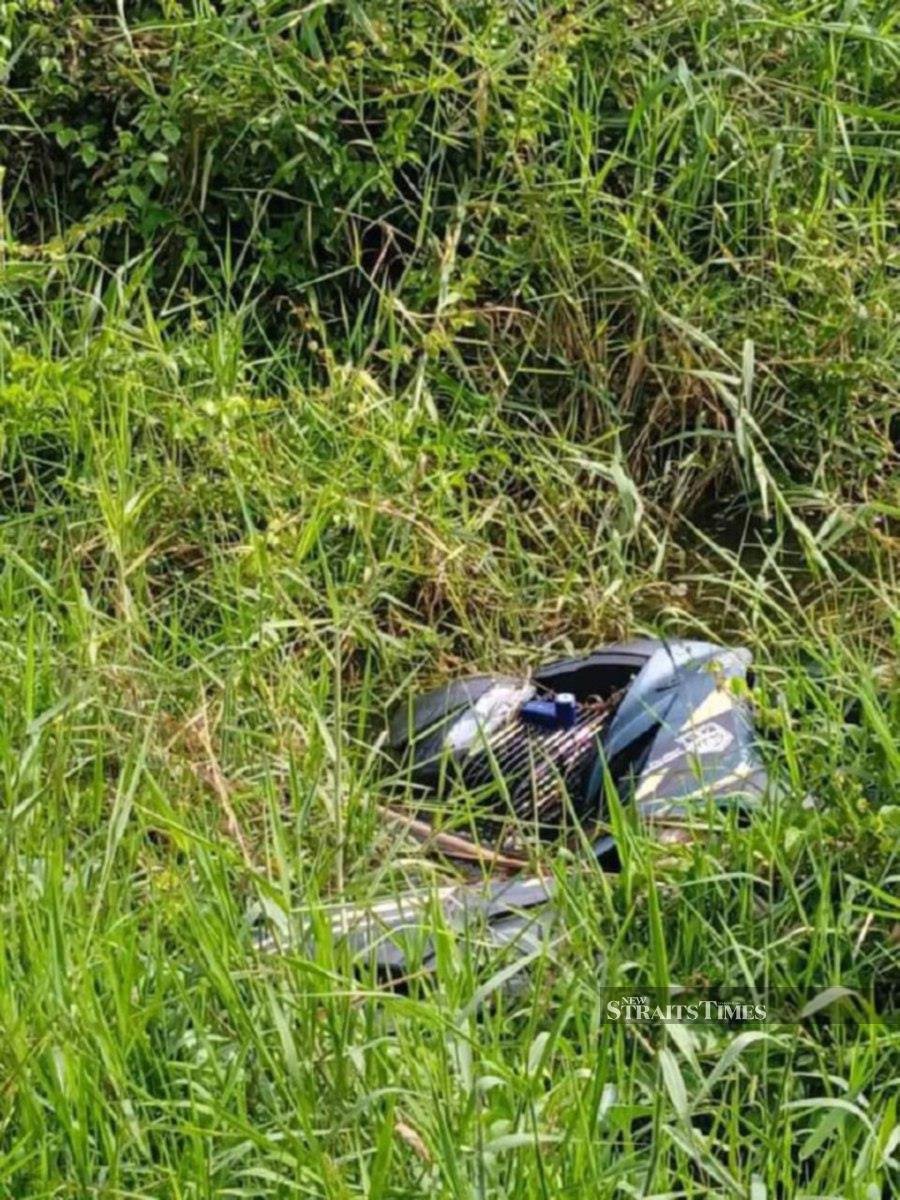 The body of the teenage girl and the motorcycle was found in a ditch along Jalan Klang-Teluk Intan last night. - Social Media Pix