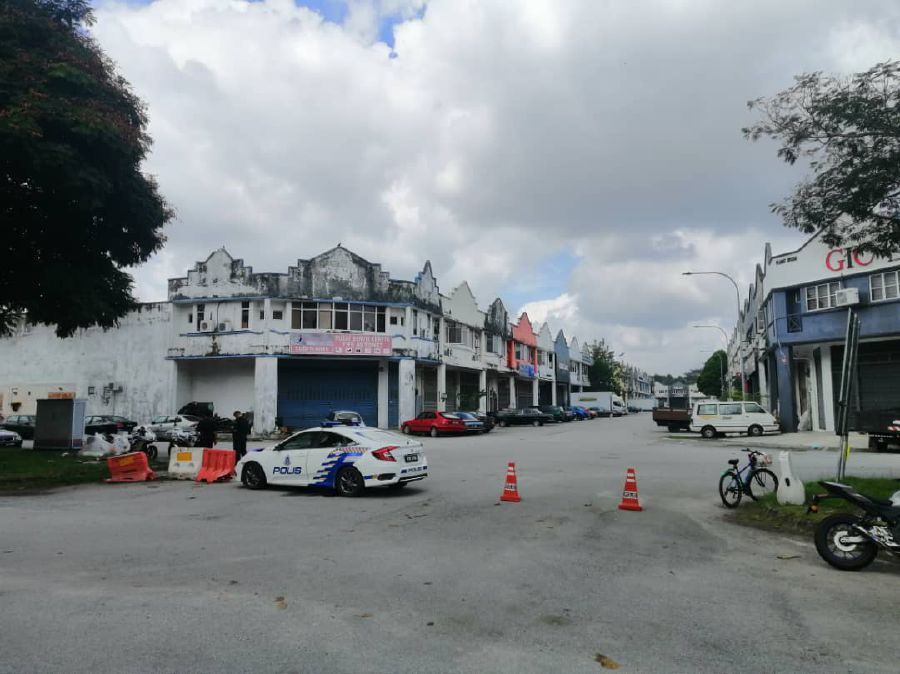 An private school in Subang has temporarily closed its campus, in response to an ammonia leakage incident reported at nearby Ara Damansara industrial area last night. - Pic courtesy of Petaling Jaya IPD