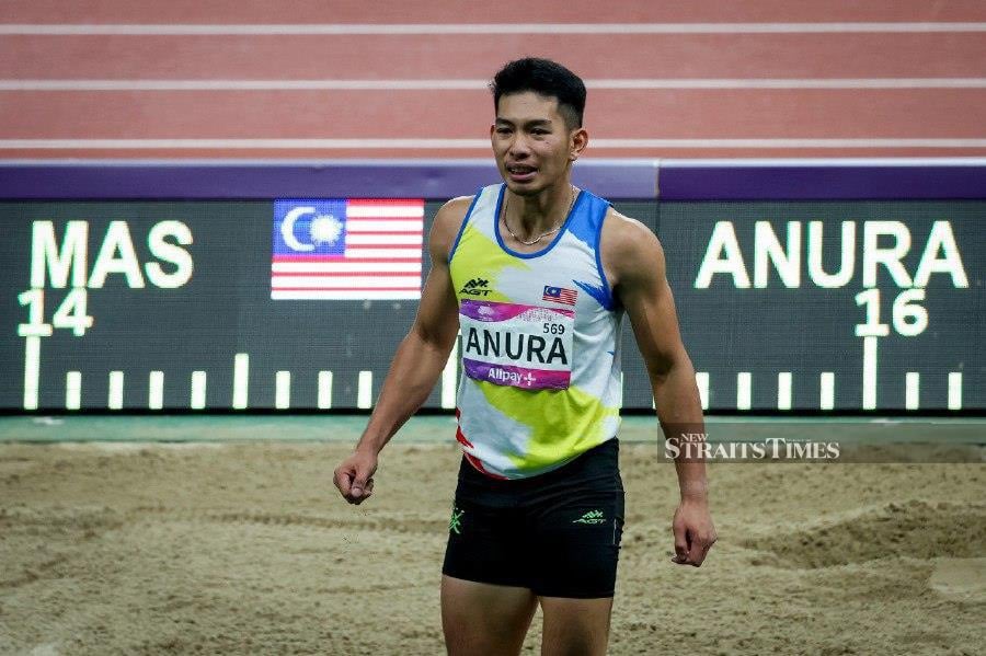 Triple jumper Andre Anura Anwar and discus thrower Irfan Shamsuddin had a disappointing outing at the Adelaide Invitational Athletics Championships on Saturday. - NSTP file pic