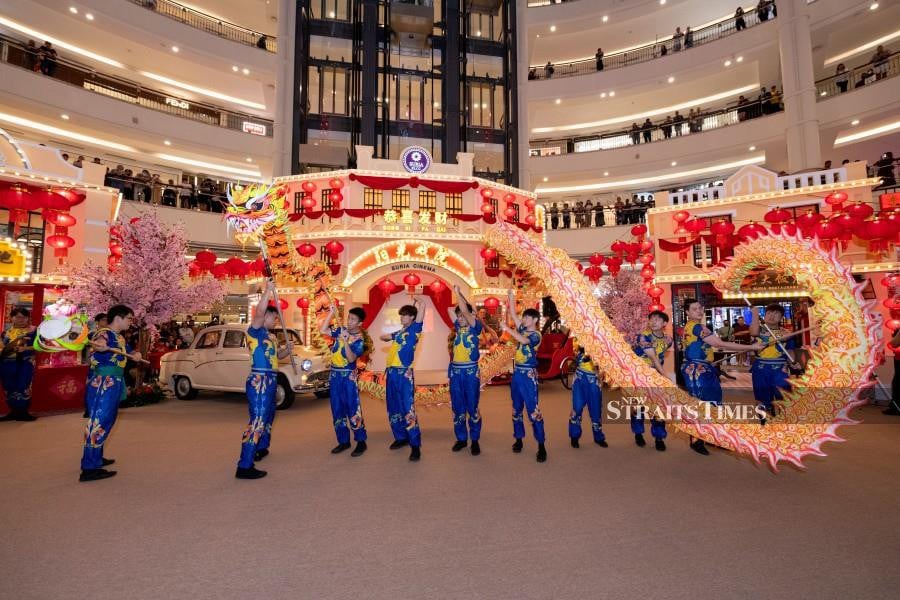 To further heighten the festive ambience, visitors can enjoy traditional acrobatic lion dance performances every Sunday at 5 pm at the Esplanade KLCC, and dragon dance at the Centre Court every Saturday at 2 pm throughout the campaign duration.