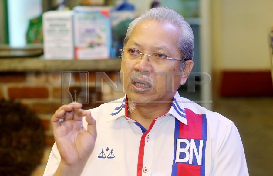 Umno’s secretary-general Tan Sri Annuar Musa said this raises a question from the legal point of view as to whether the EC is in compliance with the law, especially the Federal Constitution. NSTP/ABDULLAH YUSOF