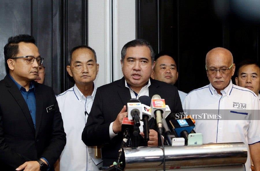 Transport Minister Anthony Loke stressed that there is no U-turn on the impending implementation of the Vehicle Entry Permit (VEP) for all foreign vehicles entering Malaysia from Singapore, starting Oct 1 this year. - NSTP/MOHD FADLI HAMZAH