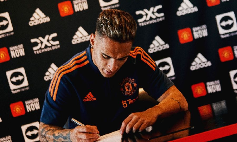 Antony signs for Manchester United from Ajax. - Pic credit Facebook @manchesterunited