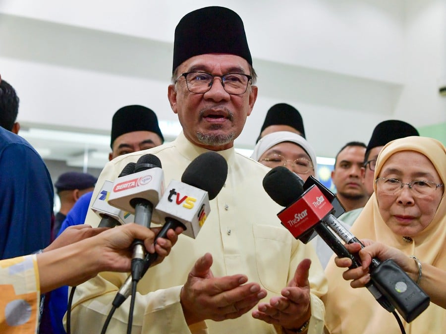Prime Minister Datuk Seri Anwar Ibrahim has conveyed his condolences to Hamas leader Ismail Haniyeh on the loss of several of his family members who were killed in an air strike by the Israeli regime yesterday. - Bernama pic