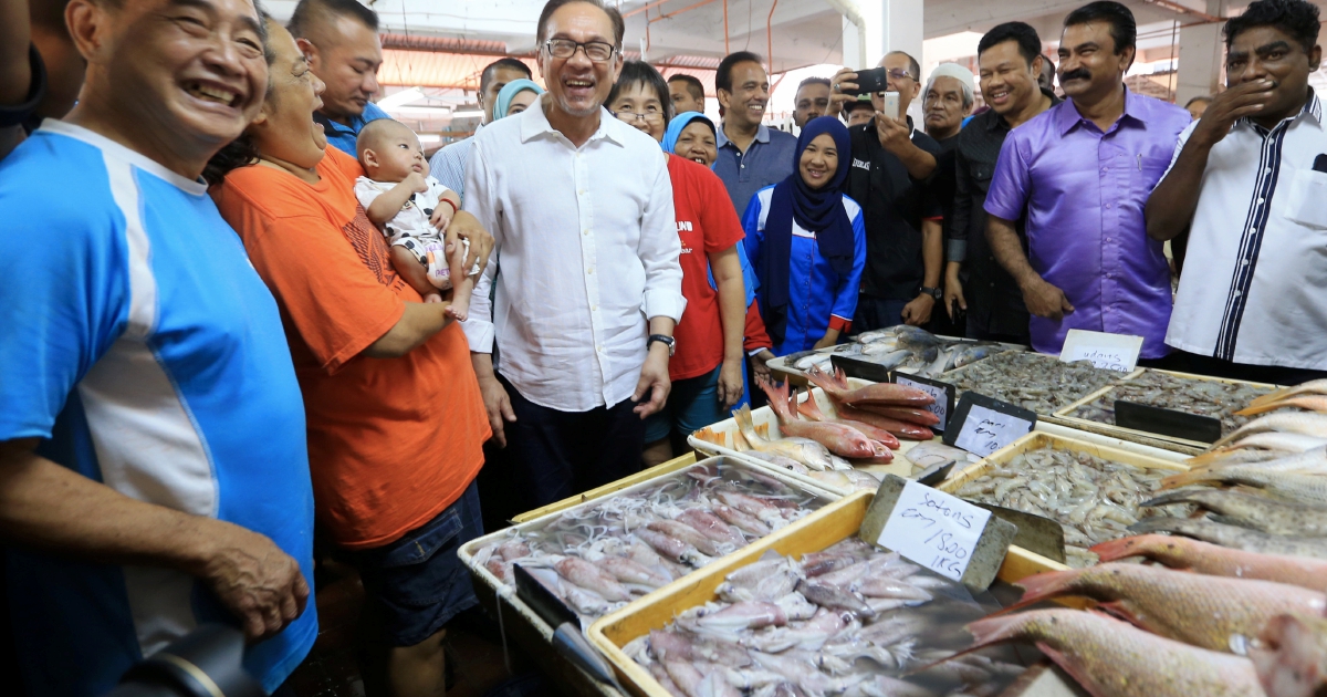 Anwar Causes Sensation At Pd Market During Campaign Walkabout Nsttv