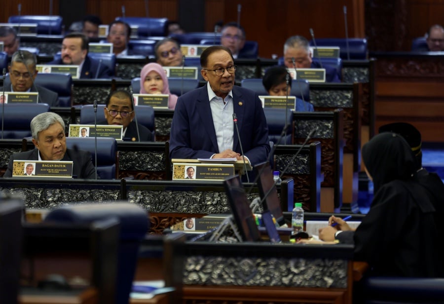 On behalf of Parliament, Prime Minister Datuk Seri Anwar Ibrahim congratulated and pledged allegiance to His Majesty Sultan Ibrahim, King of Malaysia and Her Majesty Raja Zarith Sofiah, Queen of Malaysia. - Bernama pic