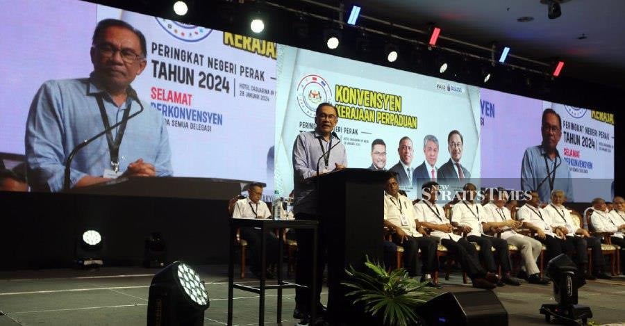 Datuk Seri Anwar Ibrahim is confident that more members of Parliament from Perikatan Nasional (PN) will come forward to announce their support for the unity government under his leadership. - NSTP/L. MANIMARAN