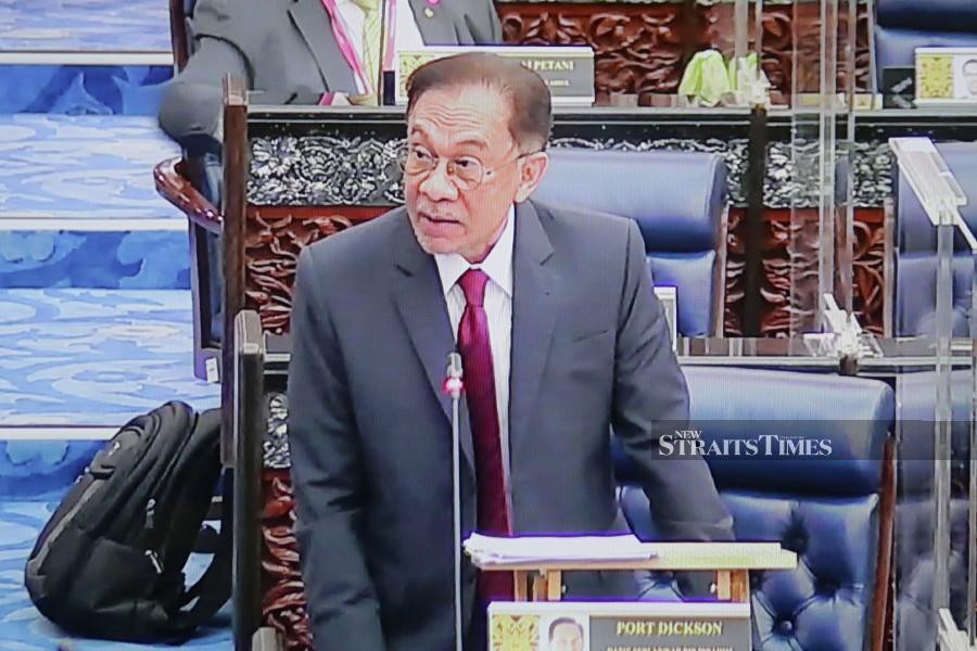 Opposition leader Datuk Seri Anwar Ibrahim has raised questions over allocations in Budget 2021 for the health sector, as it does not take into account Covid-19 vaccination. - - NSTP/AIZUDDIN SAAD