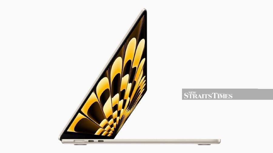 The new 15-inch MacBook Air offers the incredible performance of M2 and up to 18 hours of battery life.