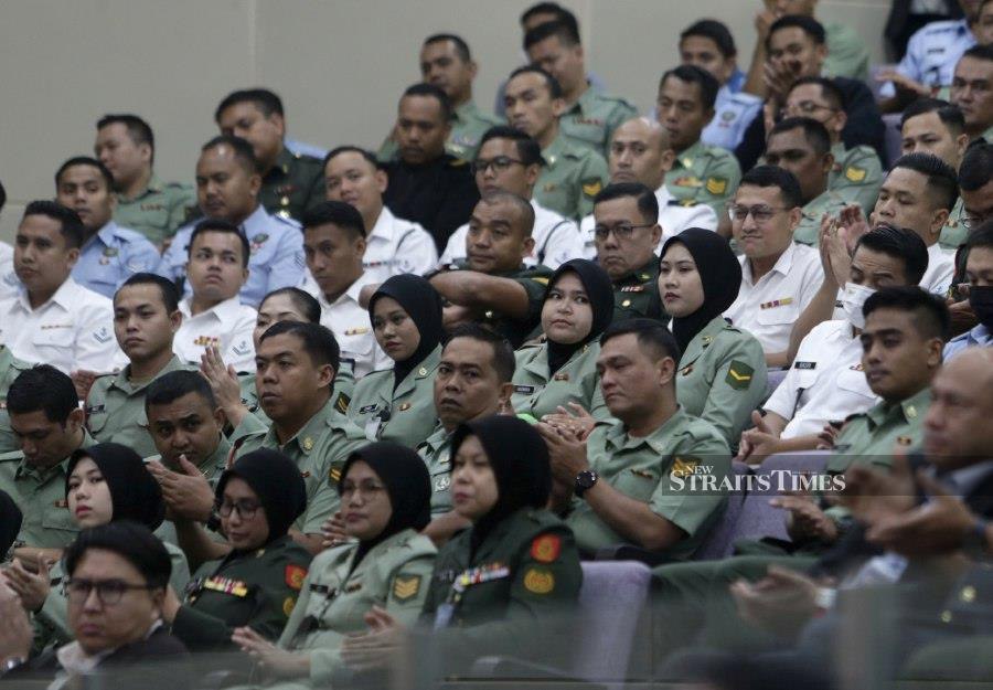  The Ministry of Defence assured that it will look at all factors, including whether the separation of powers is carried out, so that investigations related to abuse of power by the Malaysian Armed Forces are conducted more openly and transparently.-FILE PIC