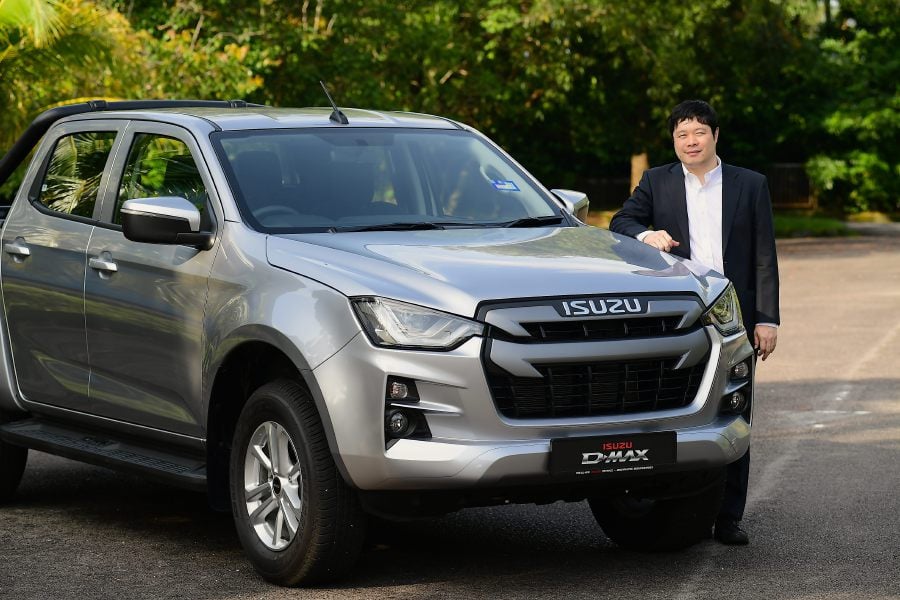 According to Isuzu, only 28 per cent of the pick-up truck users in Malaysia use the 4X4 function in their vehicle, giving the 4X2 introduction more sense. 
