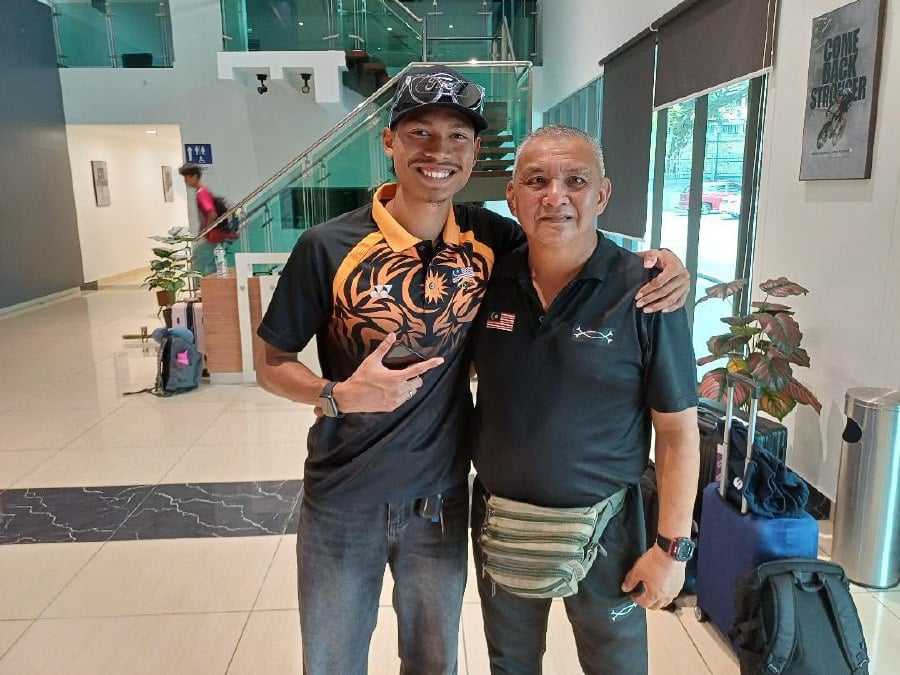Azeem Fahmi with his former coach, Amir Izwan, who will accompany him for the Kazakhstan Open in Almaty this weekend.