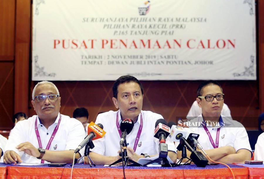 Election Commission (EC) Chairman Datuk Azhar Azizan Harun (centre) says all parties or candidates involved are reminded to comply with all regulations stipulated for campaigning particularly involving permit application. - NSTP/File pic