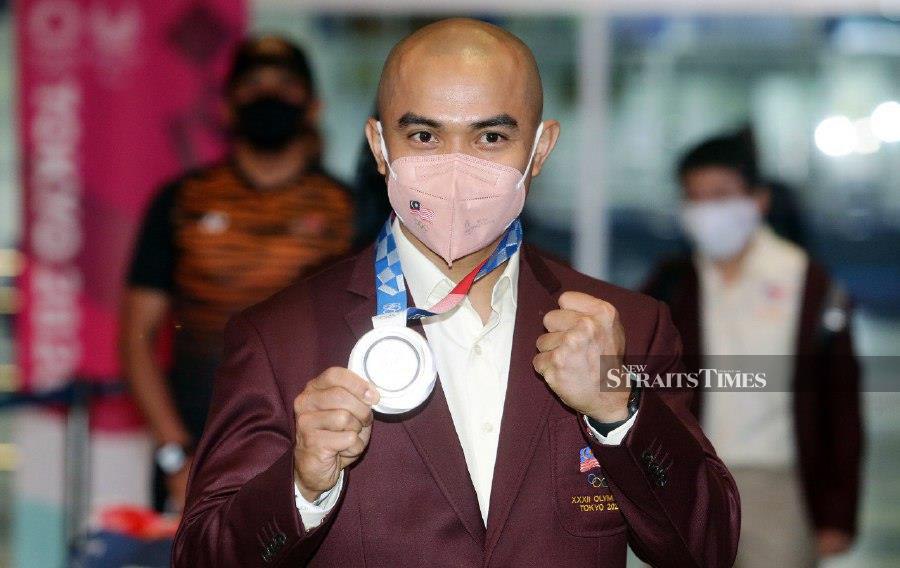 Olympic silver medallist Azizulhasni Awang, who had corrective heart surgery four months ago, will rejoin the national team at the National Velodrome in Nilai next month. - NSTP file pic
