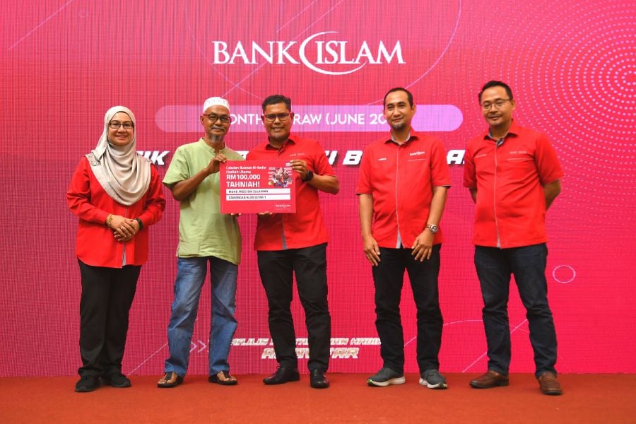 Bank Islam awards RM1mil cash prize to Its 40th Al-Awfar campaign winner