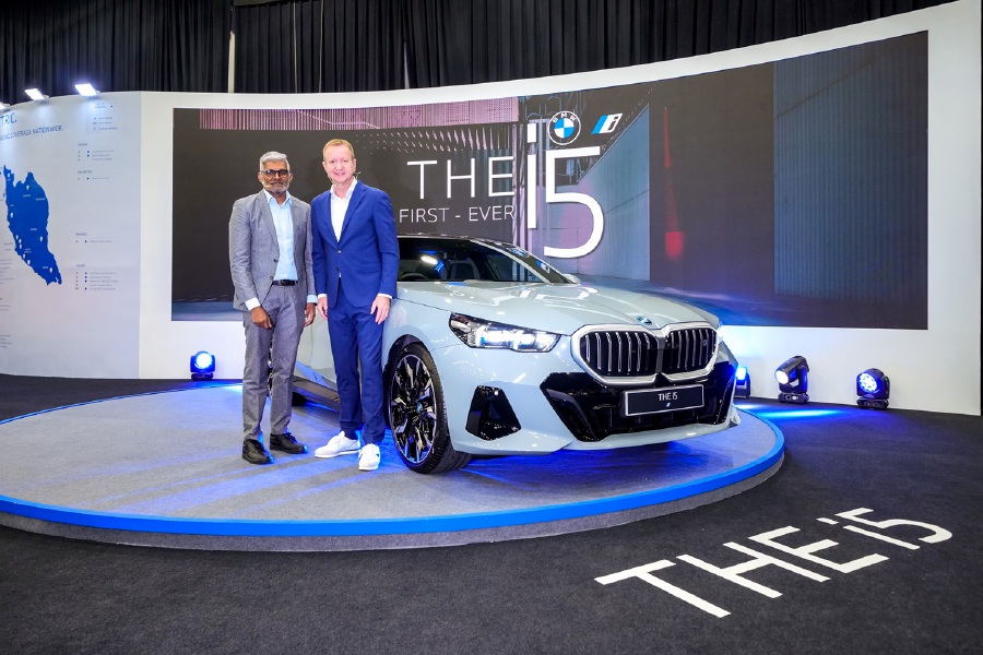 BMW Malaysia has unveiled first ever all-electric BMW i5 eDrive40 M Sport premium business sedan.