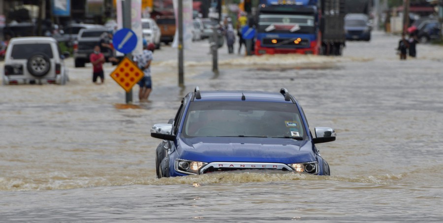 Kelantan has been placed on high alert for more severe floods after two major rivers breached their danger levels this evening. - Bernama pic