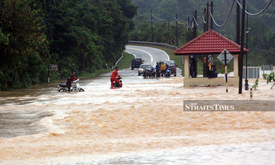 Two senior citizens, trapped in a flash flood which inundated Kampung Laut Batu 9½ Skudai, near here yesterday, were rescued by the Fire and Rescue Department last night. - NSTP file pic