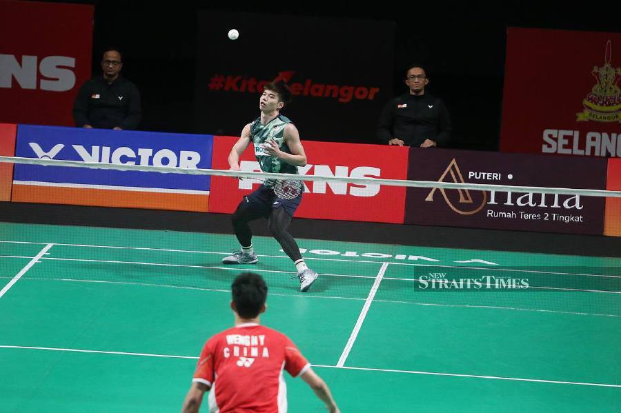 World No. 38 Leong Jun Hao stepped up to play first singles. The former Asian junior champion put up a gallant fight, but it was not enough to overcome world No. 16 Weng Hong Yang, who triumphed 21-19, 21-17 in a 51-minute thriller. - NSTP/SAIFULLIZAN TAMADI