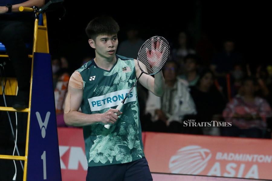 The former Asian junior champion, Leong Jun Hao had no choice but to take to the court today as Malaysia’s first men’s singles player to face China's Weng Hong Yang after world No. 10 Lee Zii Jia withdrew at the final hour with a sinus problem. NSTP/SAIFULLIZAN TAMADI