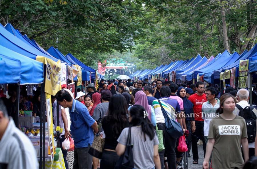 The Federation of Malaysian Consumers Associations (Fomca) today stressed the importance of holding Ramadan bazaar traders accountable due to increasing complaints from the public. NSTP/AZIAH AZMEE