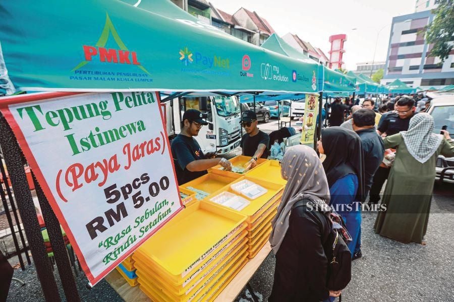 A survey today found that traders have had to raise the prices of their offerings by around RM1 to RM2. - NSTP/ASYRAF HAMZAH