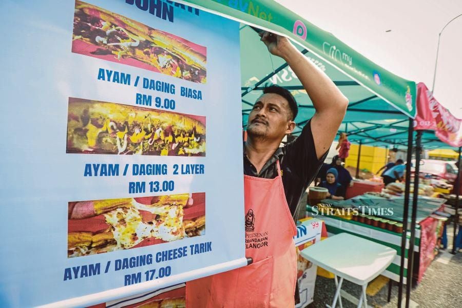 Rising raw material costs have forced many traders at the Taman Tun Dr Ismail (TTDI) Ramadan Bazaar to increase the prices of their offerings. - NSTP/ASYRAF HAMZAH