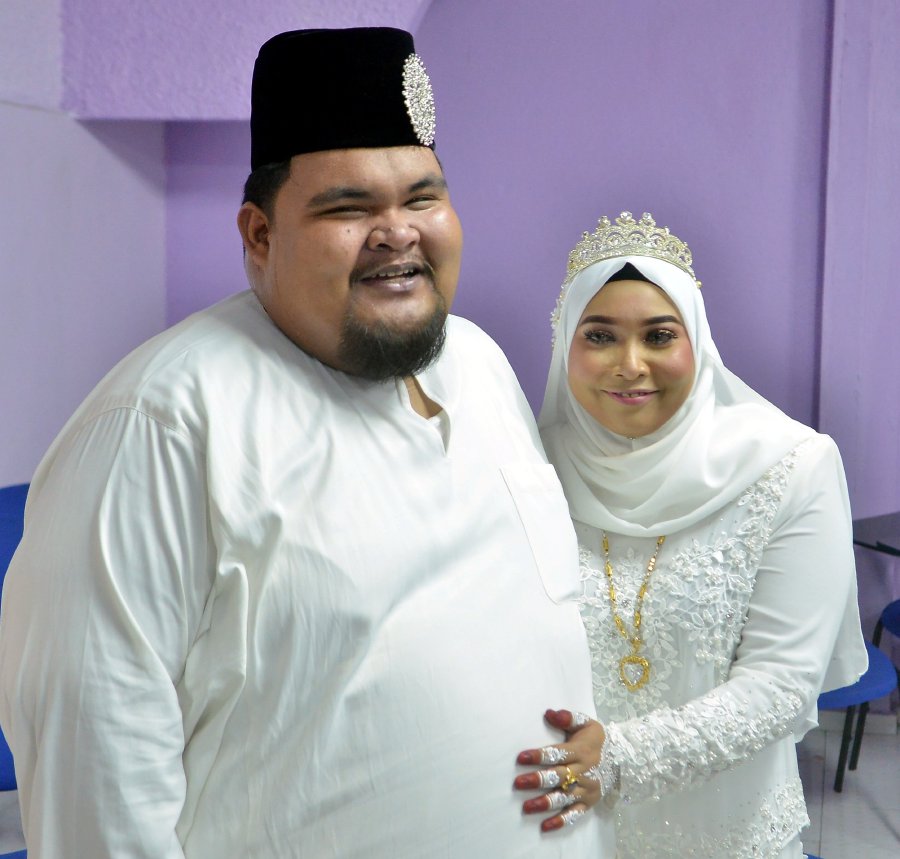 (Showbiz) Two comedians tie the knot | New Straits Times ...