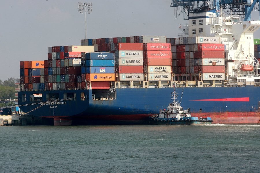 Ships are taking up to an average of nine hours to dock at Port Klang terminals, as Westports and Northport see a sudden surge in number of vessels re-routed due to the ongoing Red Sea crisis. STR / FAIZ ANUAR