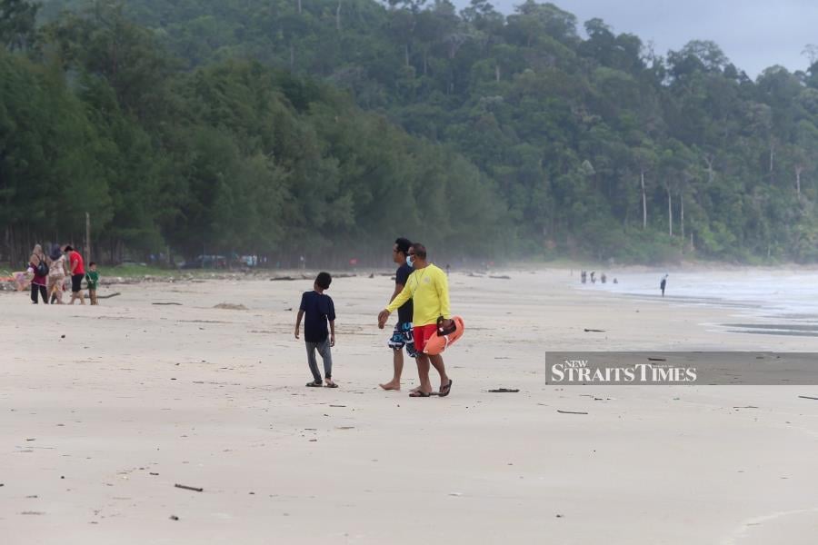 Visitors to beaches in the district, especially Pantai Air Papan, have been advised against going near the water due to strong waves. -NSTP/NUR AISYAH MAZALAN