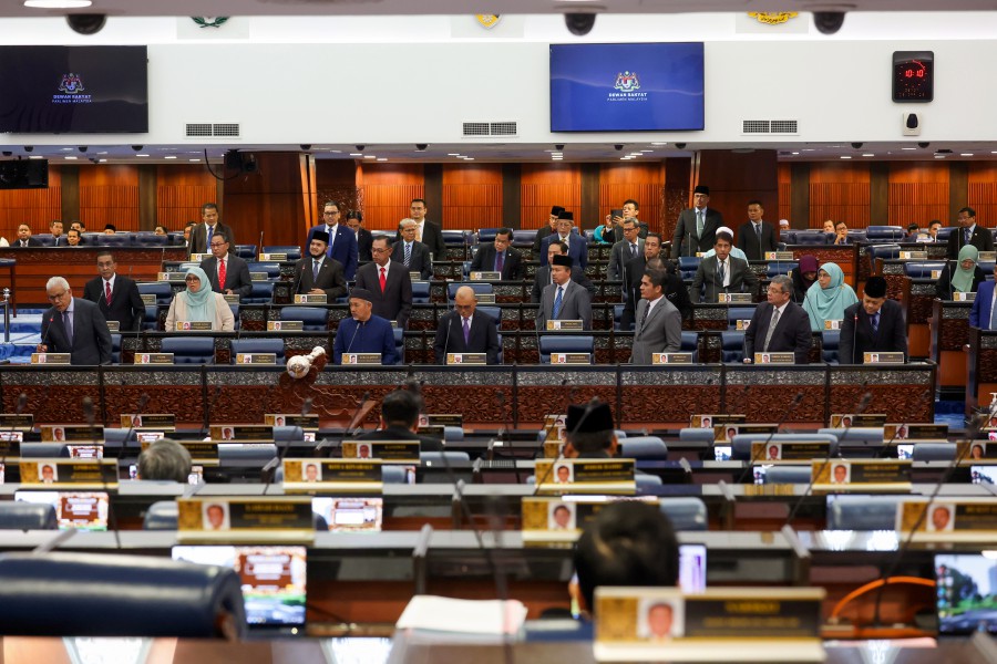 erikatan Nasional lawmakers, who made inaccurate statements in public, should be referred to the Parliamentary Rights and Privileges Committee. - BERNAMA pic