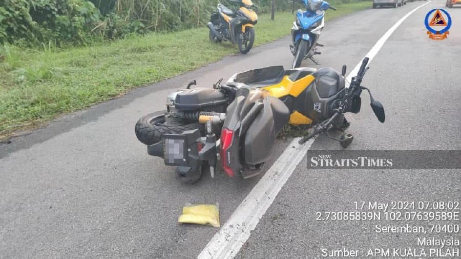 A 42-year-old motorcyclist was killed after crashing into several pig carcasses scattered across the road at Km15 Jalan Seremban-Kuala Pilah, Ulu Bendul, early today.