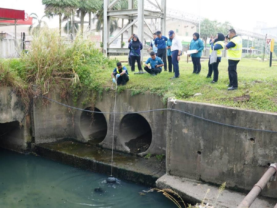The Consumers’ Association of Penang (CAP) has urged the Johor government, the Department of Environment (DOE) and the local government to pay serious attention and take legal action to deal with the river pollution problem in Pasir Gudang. - File pic