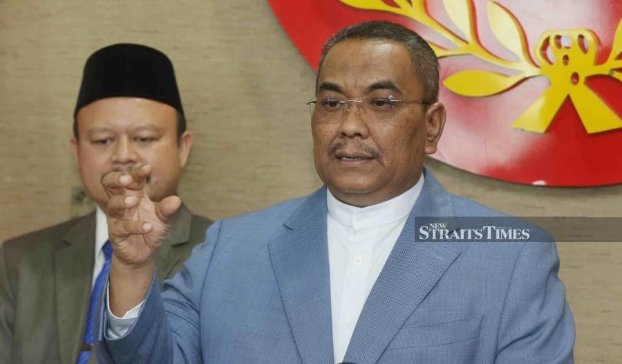 Kedah Menteri Besar Datuk Seri Muhammad Sanusi Md Nor criticised certain political-appointees in the Prime Minister’s Office (PMO) and Foreign Ministry for their unprofessional conduct. - NSTP file pic
